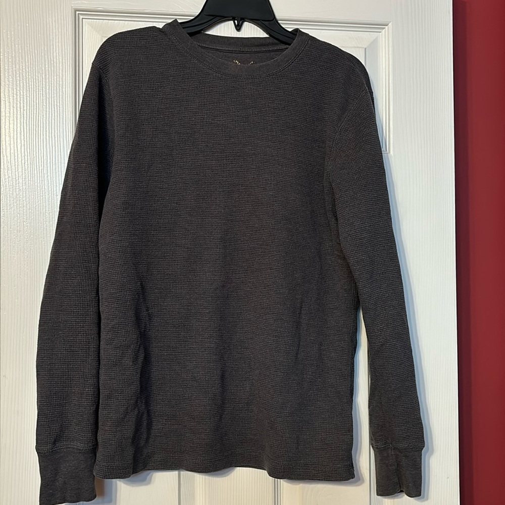 Faded glory dark grey long sleeve waffle shirt size medium (38-40)